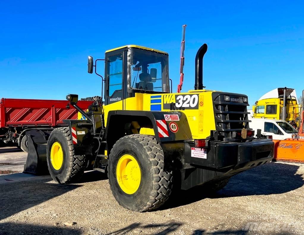 Komatsu WA 320 Gumikerekes homlokrakodók