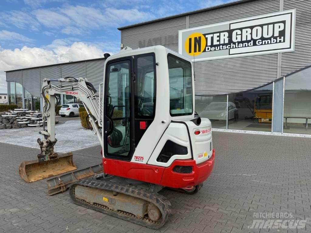 Takeuchi TB 225 V3 Mini kotrók < 7t