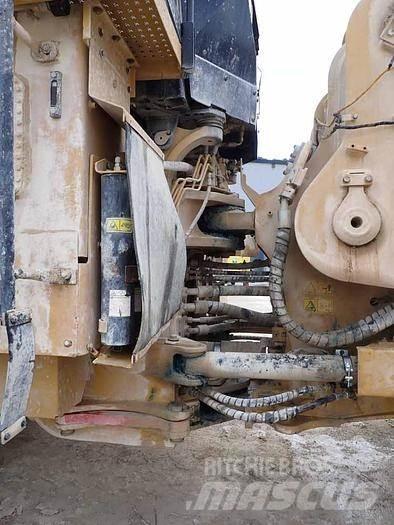 CAT 988K Gumikerekes homlokrakodók