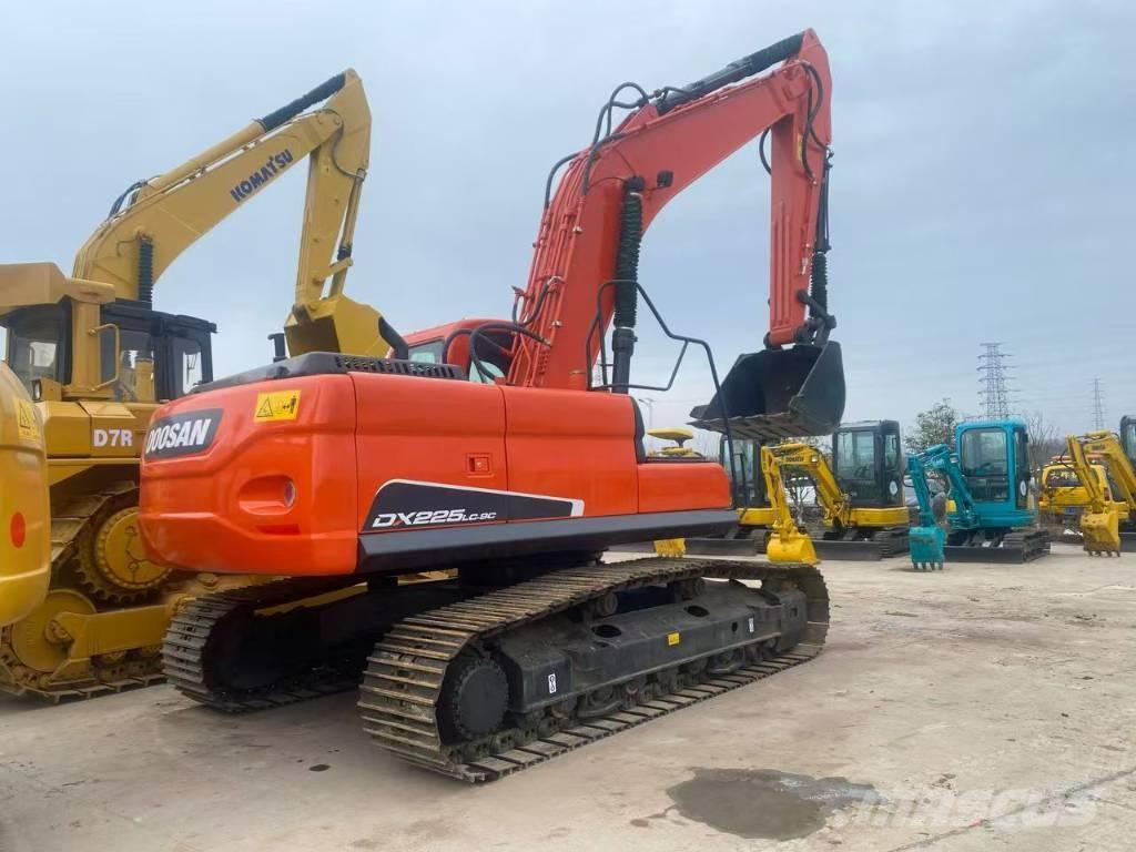 Doosan DX 225 Lánctalpas kotrók