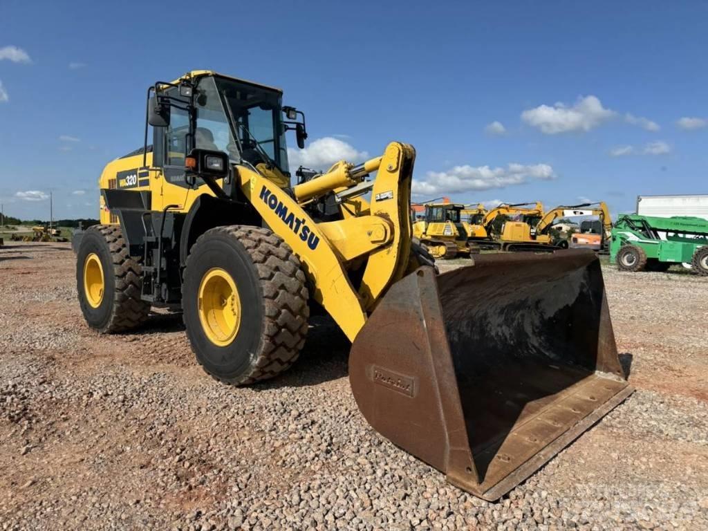 Komatsu WA 320 Gumikerekes homlokrakodók