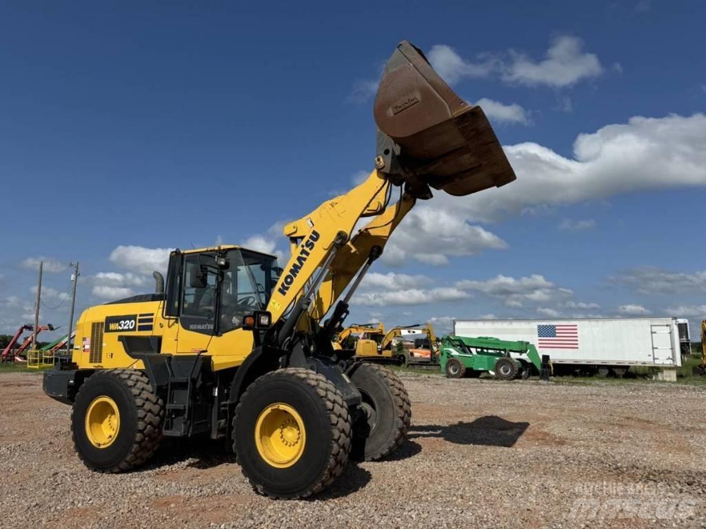 Komatsu WA 320 Gumikerekes homlokrakodók