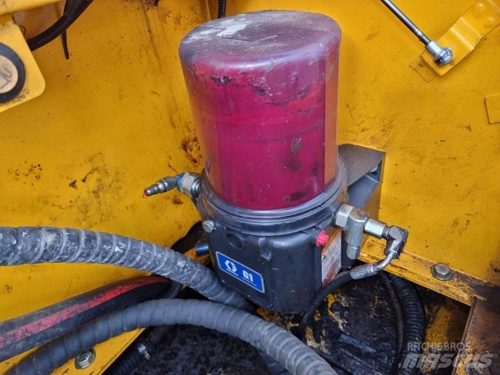 JCB JS 330 NC Lánctalpas kotrók
