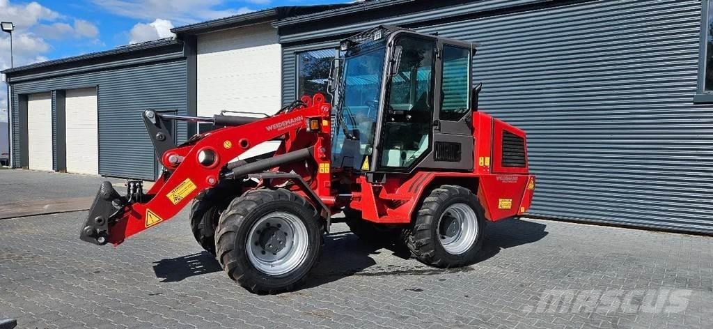 Weidemann 4204 Gumikerekes homlokrakodók