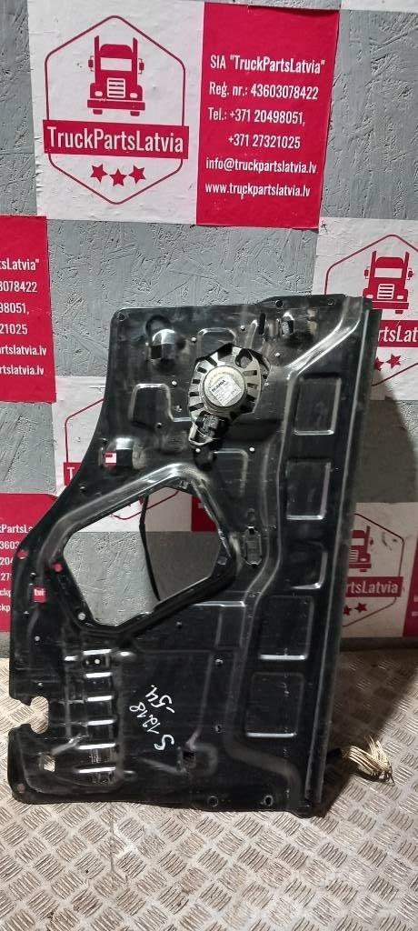 Scania R 440   1534512 Vezetőfülke és belső tartozékok