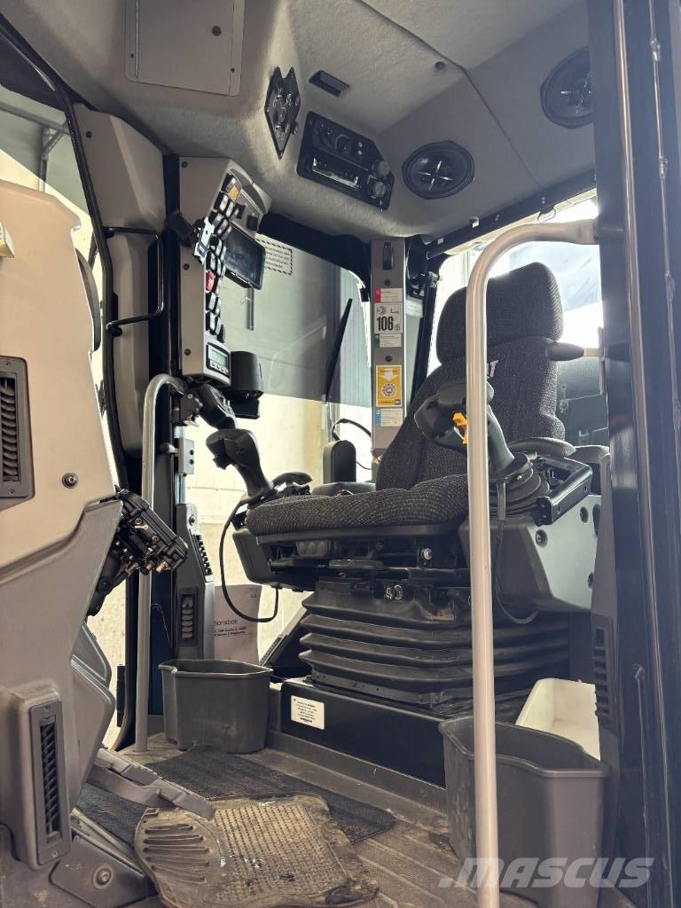 CAT 120 AWD Gréderek