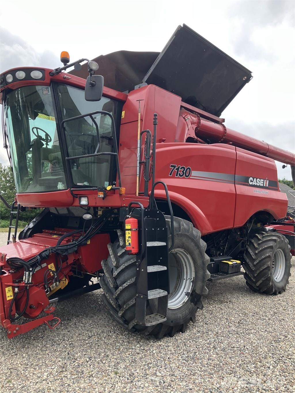 CASE Axial Flow 7130 Kombájnok