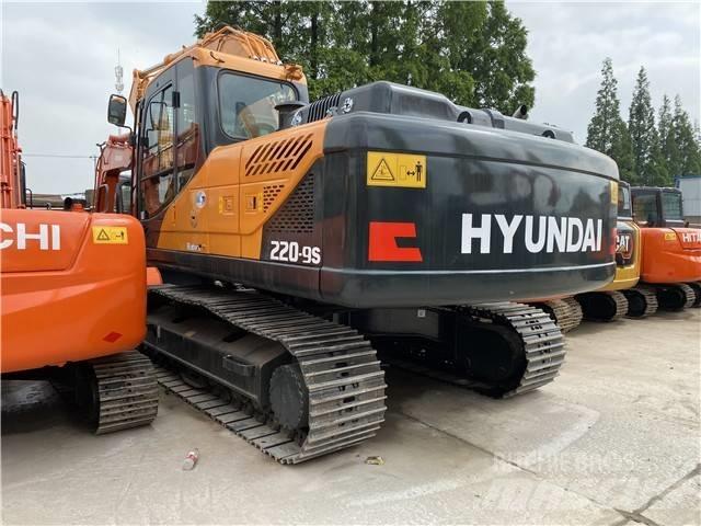 Hyundai Robex 220 LC Lánctalpas kotrók