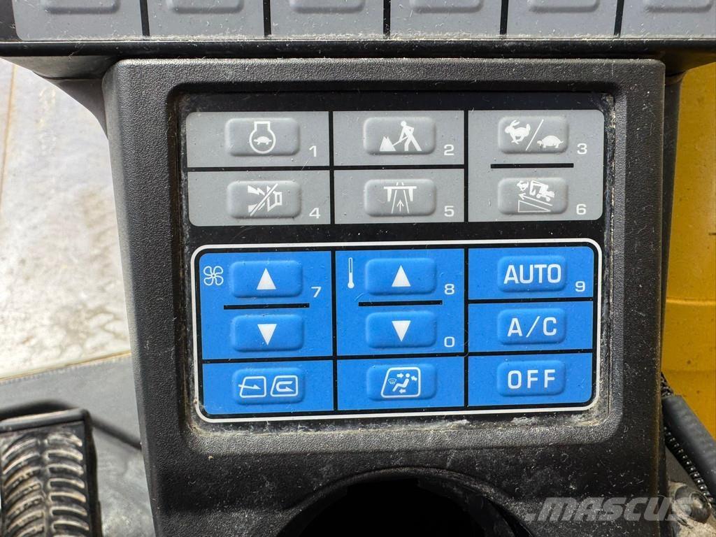 Komatsu PW180-11 Gumikerekes kotrók