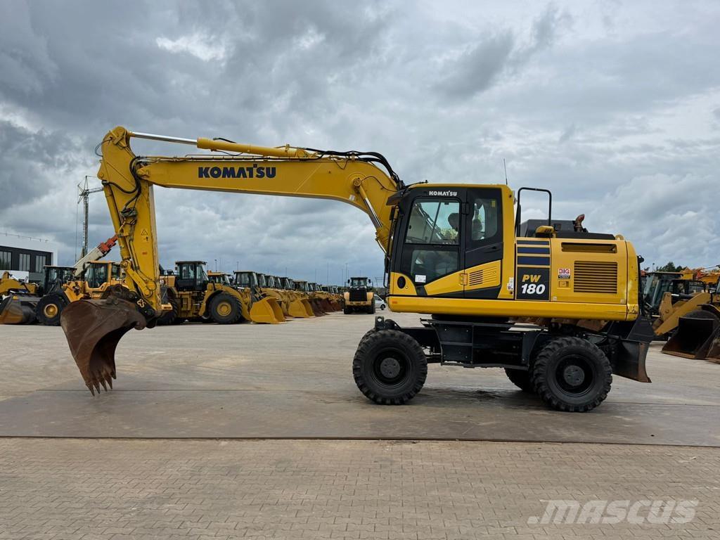 Komatsu PW180-11 Gumikerekes kotrók