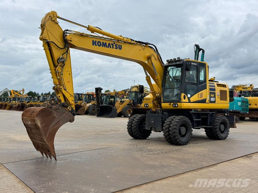 Komatsu PW180-11 Gumikerekes kotrók