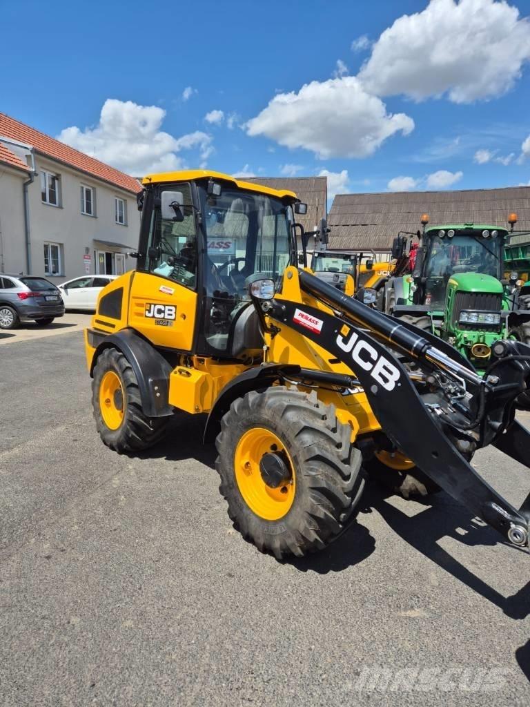 JCB 409 Agri Teleszkópos mezőgazdasági rakodók