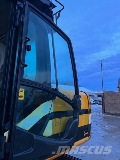 JCB JS 130 Lánctalpas kotrók