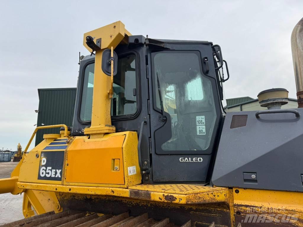 Komatsu D65EX-15 lánctalpas dózerek