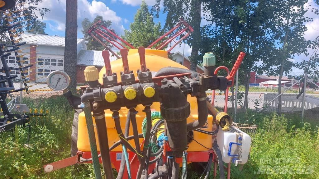 Junkkari 2300/12 Vontatott trágyaszórók