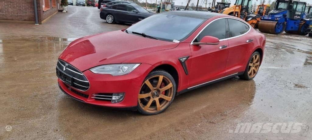 Tesla Model S P85D Kistehergépjárművek