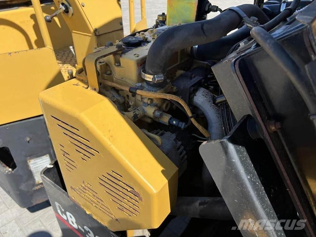 CAT CB 334E Ikerdobos hengerek