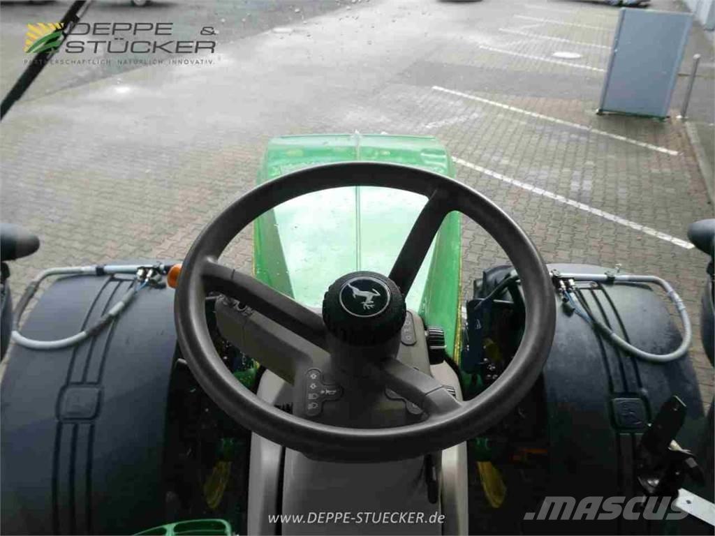 John Deere 8310R Traktorok