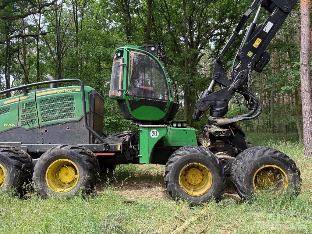 John Deere 1270 G Betakarítók