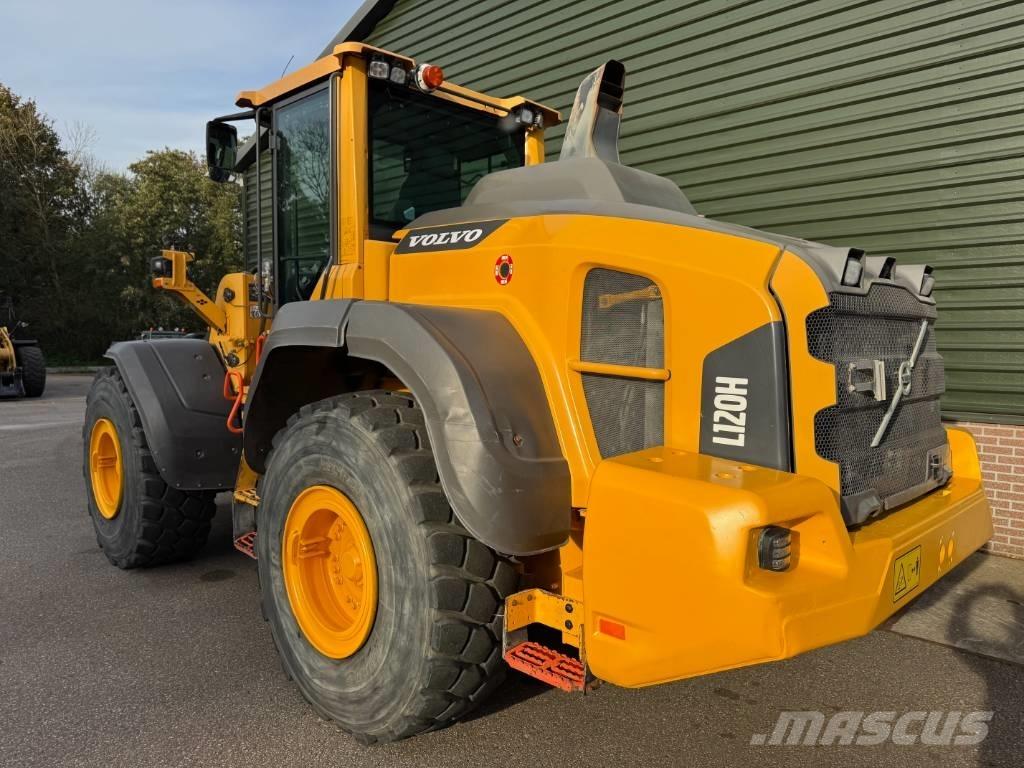 Volvo L 120 H Gumikerekes homlokrakodók