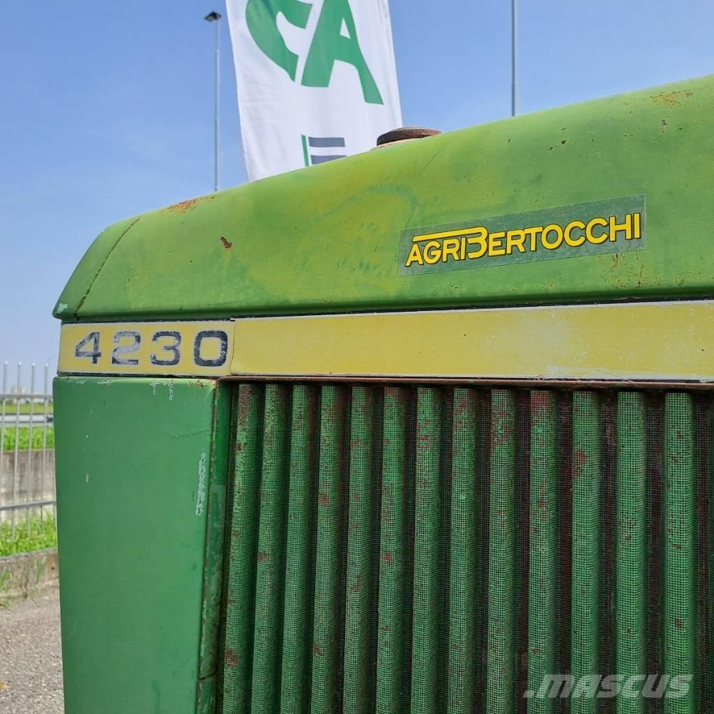 John Deere 4230 Traktorok