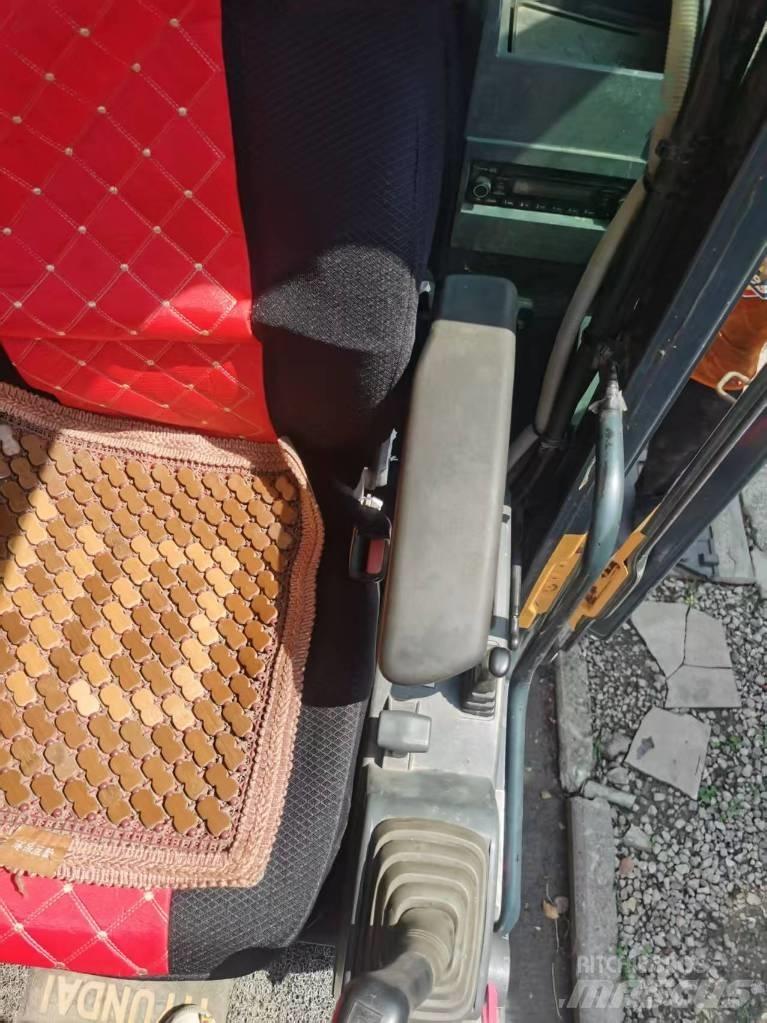 Hyundi 210w-9 Gumikerekes kotrók