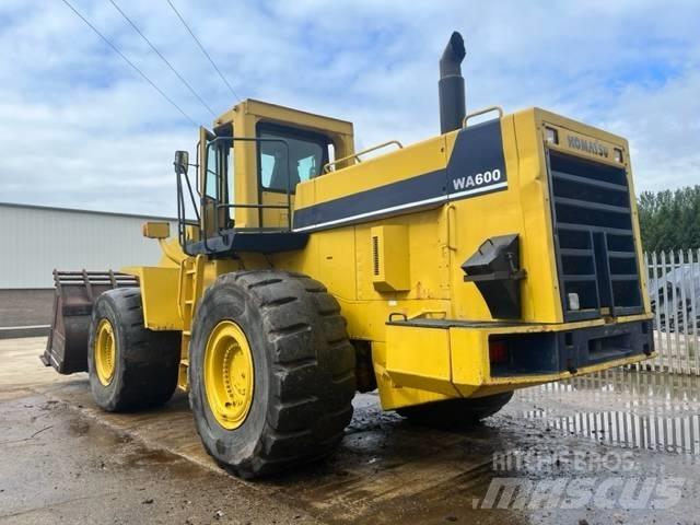 Komatsu WA 600-1 Gumikerekes homlokrakodók