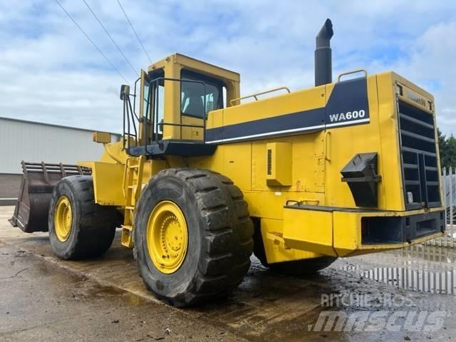 Komatsu WA 600-1 Gumikerekes homlokrakodók