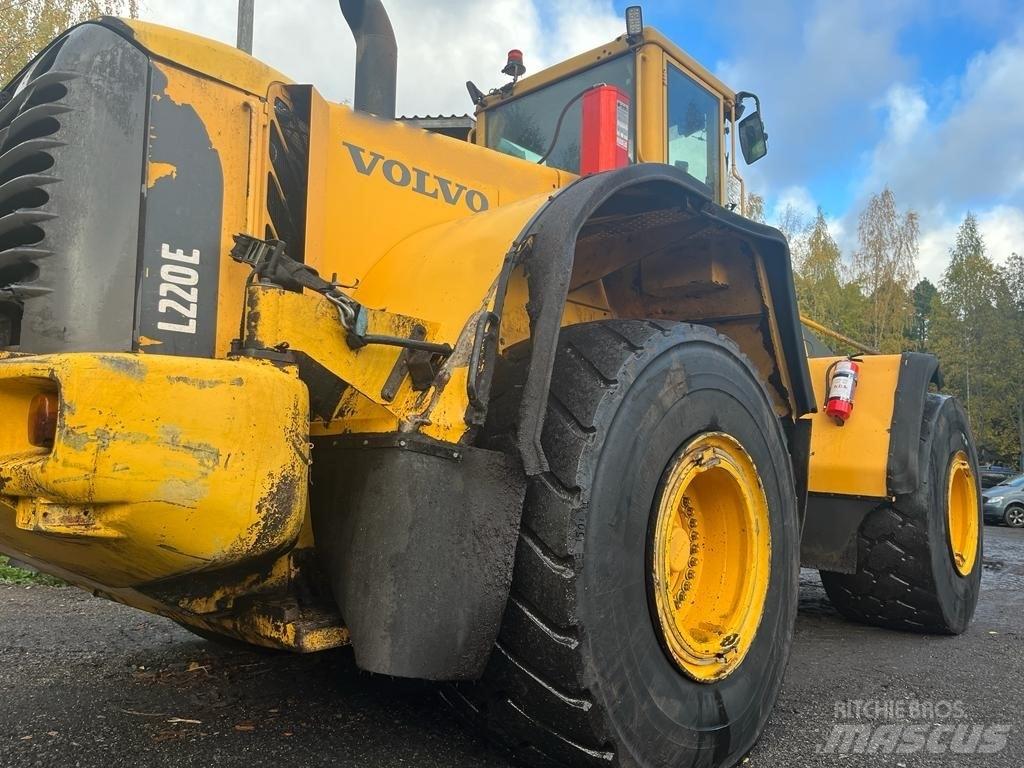 Volvo L 220 E Gumikerekes homlokrakodók