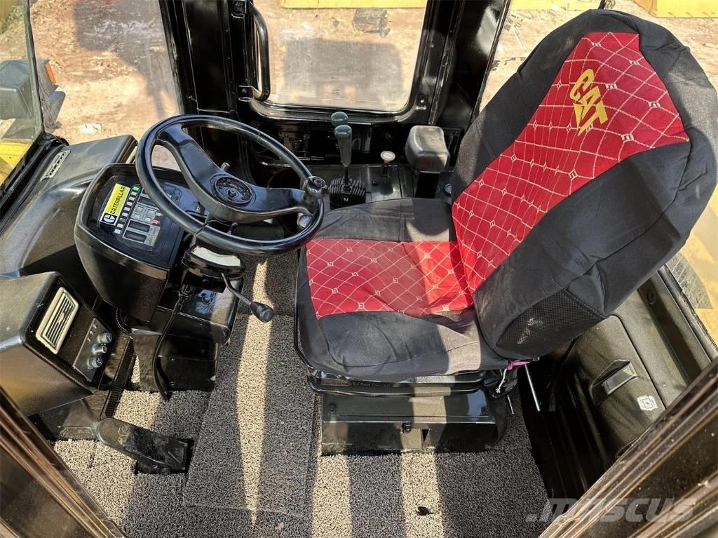 CAT 966G Gumikerekes homlokrakodók