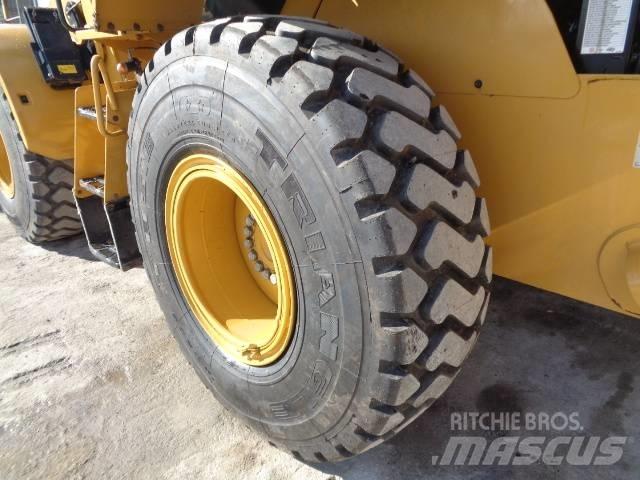 CAT 926M Gumikerekes homlokrakodók