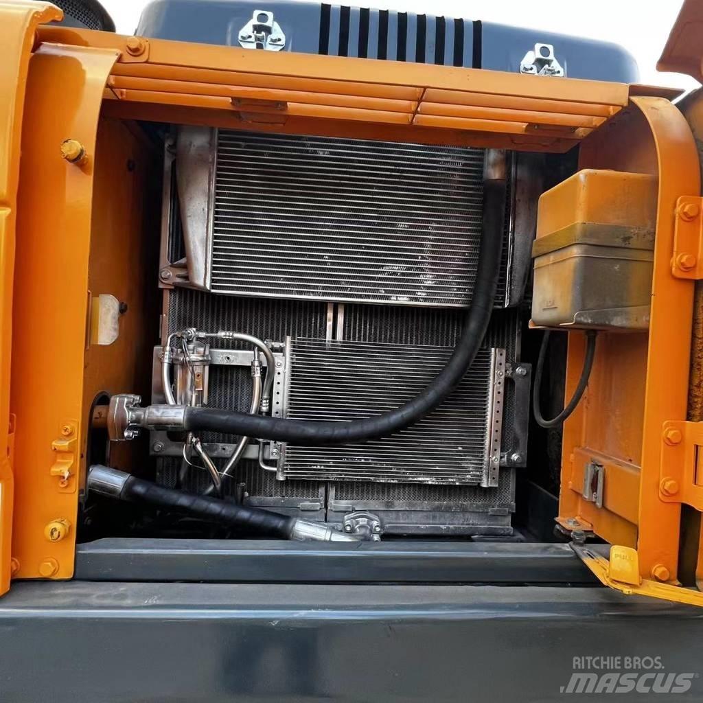 Hyundai R220-9S Lánctalpas kotrók