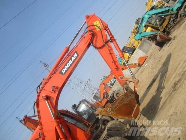 Doosan DH 150 W-7 Gumikerekes kotrók