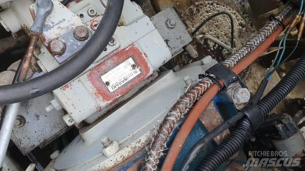 Sakai TS 160 Pneumatikus kerekes hengerek