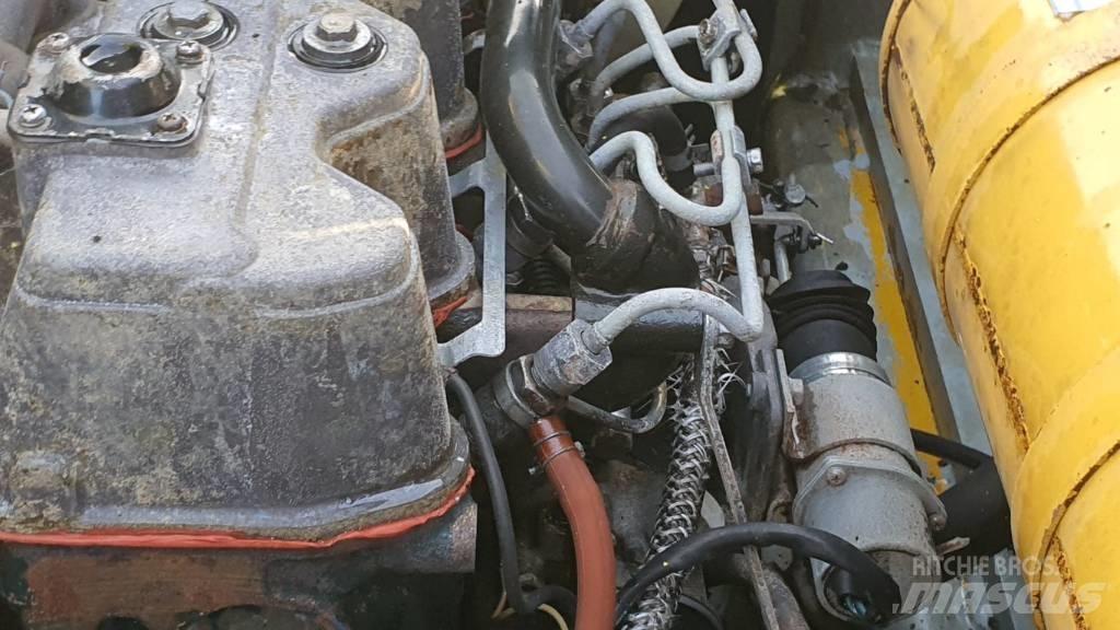 Sakai TS 160 Pneumatikus kerekes hengerek