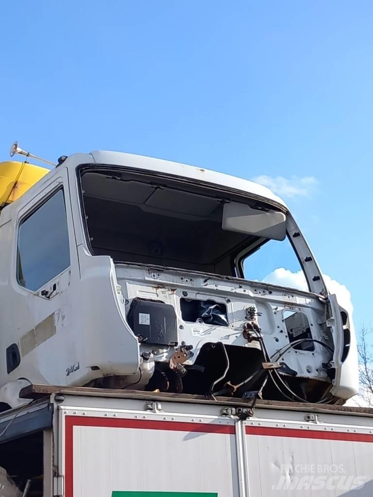 Renault Midlum 240 Vezetőfülke és belső tartozékok