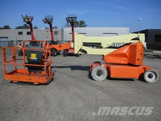 JLG E 400 AJPN (817) Karos emelők