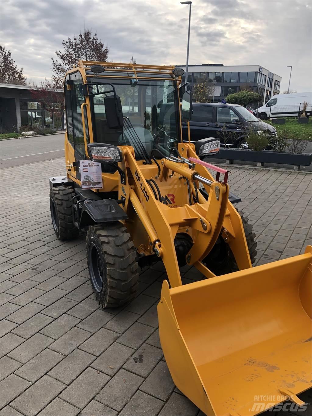  MP-l300 ( Machpro ) Gumikerekes homlokrakodók