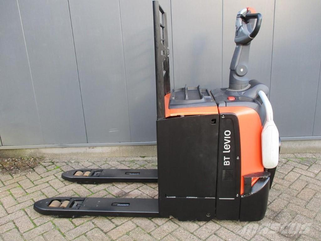 Toyota LPE250 Vezetőállásos alacsony emelőkocsi