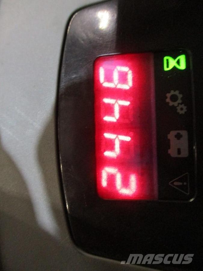 Toyota LPE250 Vezetőállásos alacsony emelőkocsi