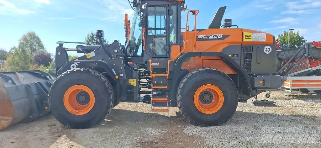 Doosan DL 320-7 Gumikerekes homlokrakodók