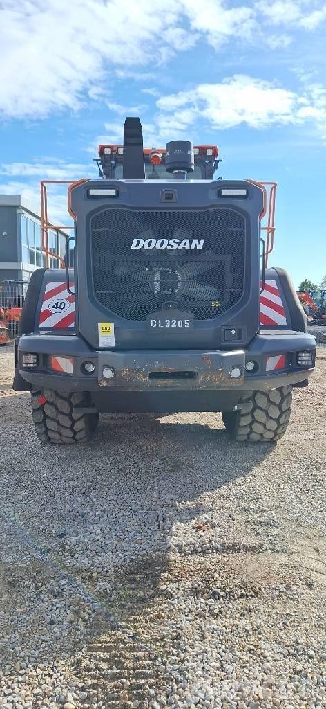 Doosan DL 320-7 Gumikerekes homlokrakodók