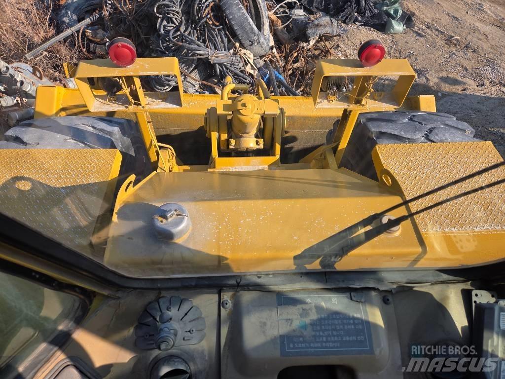 CAT 824c gumikerekes dózer