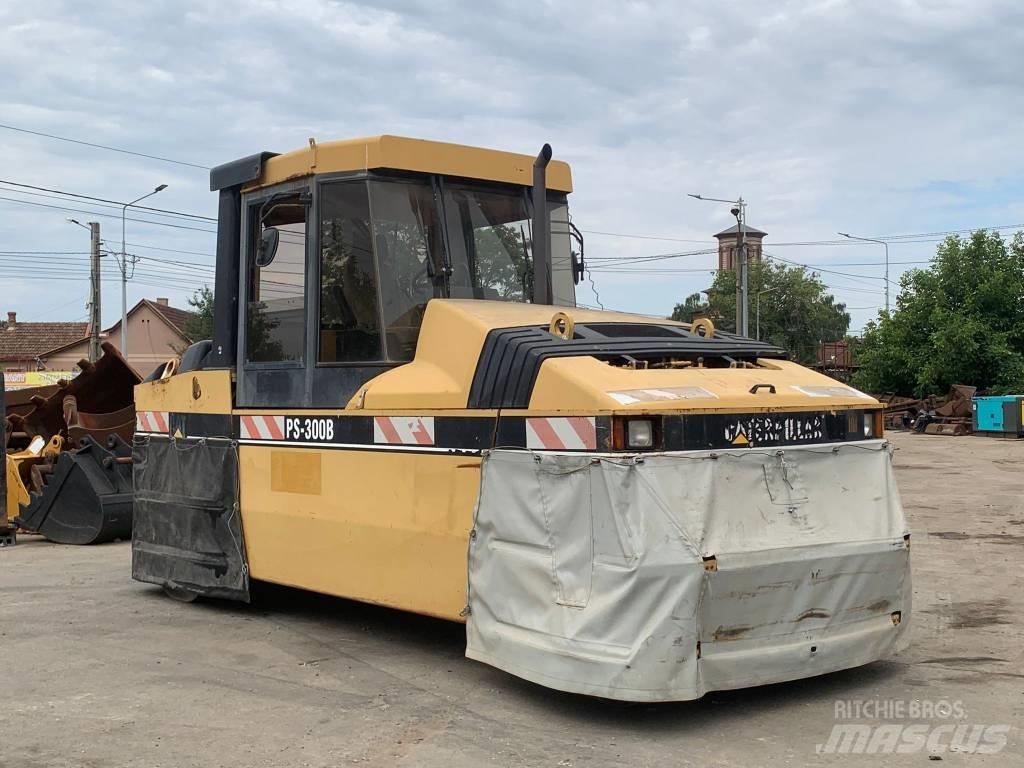 CAT PS 300 B Pneumatikus kerekes hengerek