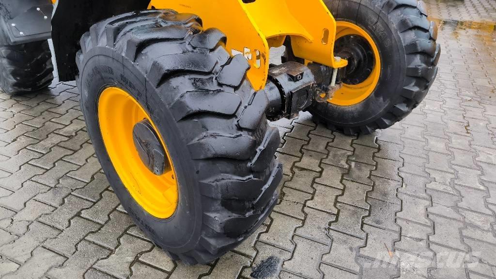 JCB 406 Gumikerekes homlokrakodók