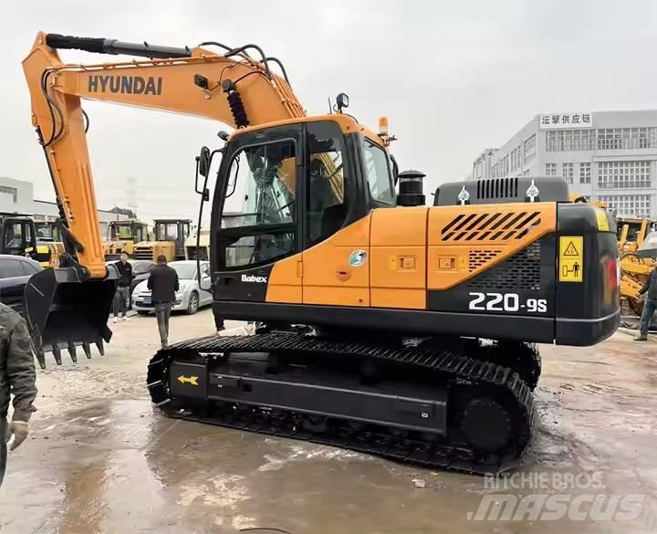 Hyundai R220-9S Lánctalpas kotrók