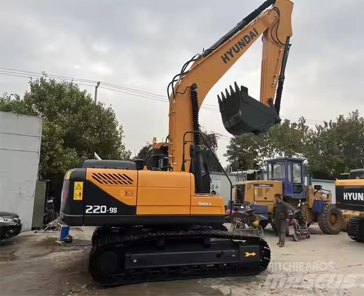 Hyundai R220-9S Lánctalpas kotrók