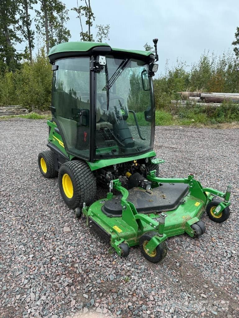 John Deere 1585 Ráülős fűnyírók