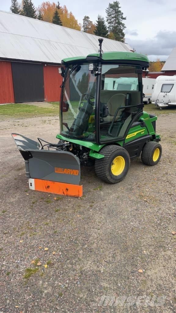 John Deere 1585 Ráülős fűnyírók
