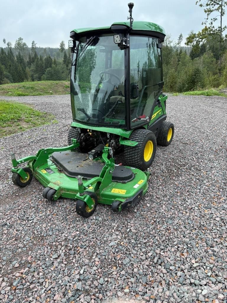 John Deere 1585 Ráülős fűnyírók